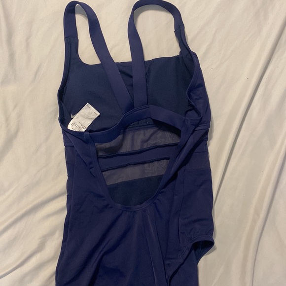 Nike One Piece Swim - Picture 3 of 3